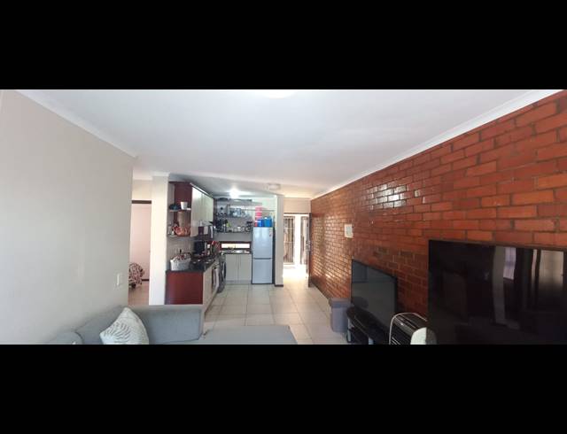 2 BEDROOM FLAT TO LET IN ESSENWOOD